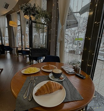 Set table by the window with a park view at La Cantine restaurant